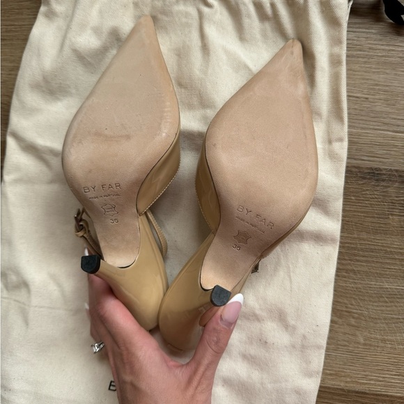 NWOT BY FAR Eliza Kraft Patent Leather Pumps - Picture 5 of 8